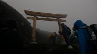 山頂の鳥居